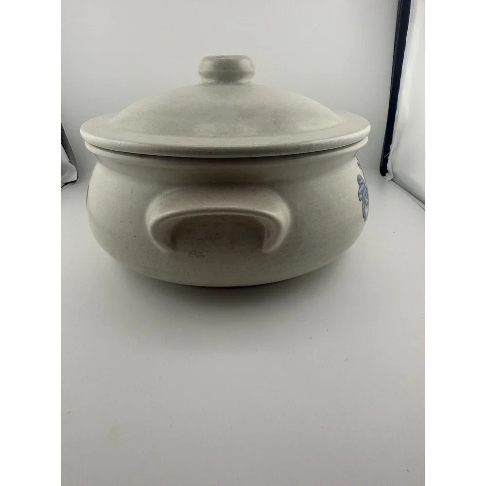 Vintage Pfaltzgraff Yorktowne 2 qt. Covered Casserole w/Lid